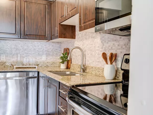 Hamilton, ON L9K 1J8,886 Golf Links RD #205