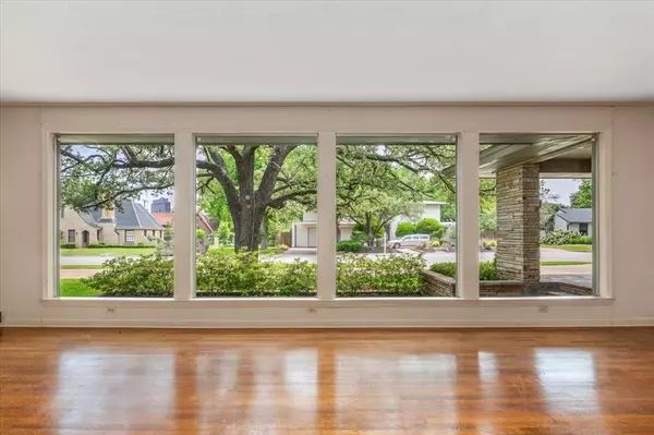 Fort Worth, TX 76109,2900 Simondale Drive