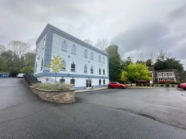 107 W Main St, Clinton Town, NJ 08809