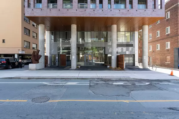 Toronto C08, ON M4Y 0C5,81 Wellesley ST E #402