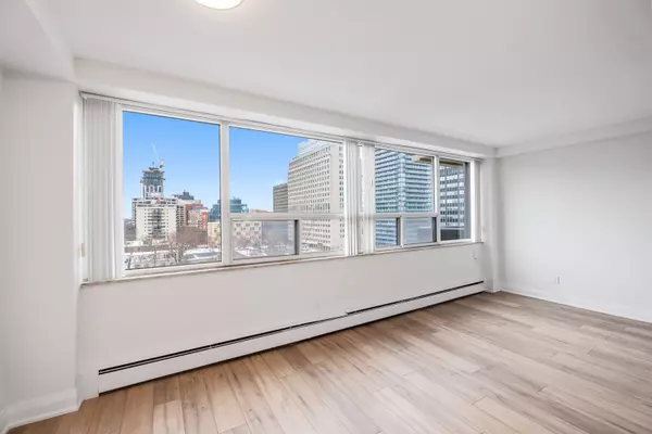 Toronto C03, ON M4V 2J5,484 Avenue RD #1002