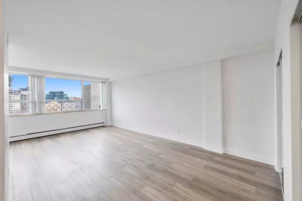 Toronto C03, ON M4V 2J5,484 Avenue RD #1002