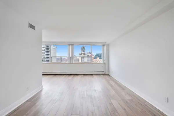 Toronto C03, ON M4V 2J5,484 Avenue RD #1002