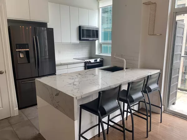 Toronto C08, ON M4Y 3B8,30 Hayden ST #PH1