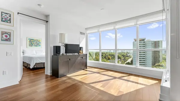 1048 Broadview AVE #1602, Toronto E03, ON M4K 2B8