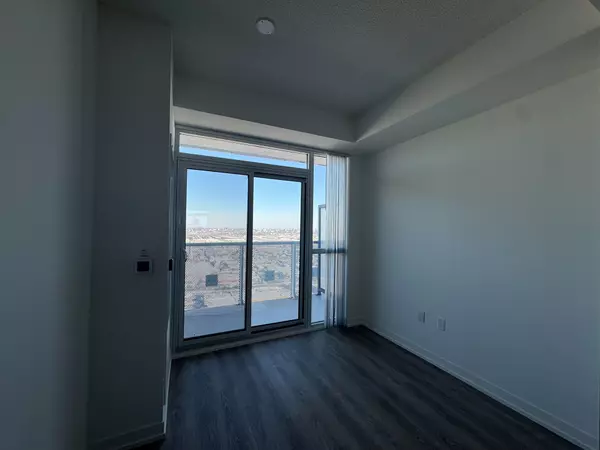 Vaughan, ON L4K 0R2,8 Interchange WAY #5308