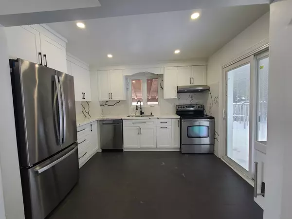 Aurora, ON L4G 2E5,23 Glass dr (Upper Unit) DR