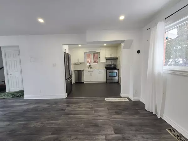 Aurora, ON L4G 2E5,23 Glass dr (Upper Unit) DR