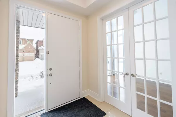 Aurora, ON L4G 0Z2,166 Conklin CRES