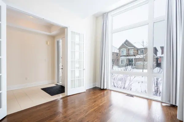 Aurora, ON L4G 0Z2,166 Conklin CRES