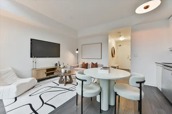 155 Legion RD N #2910, Toronto W06, ON M8Y 0A7