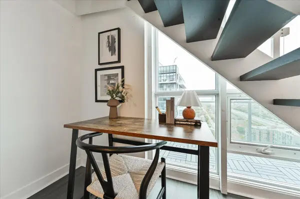 155 Legion RD N #2910, Toronto W06, ON M8Y 0A7