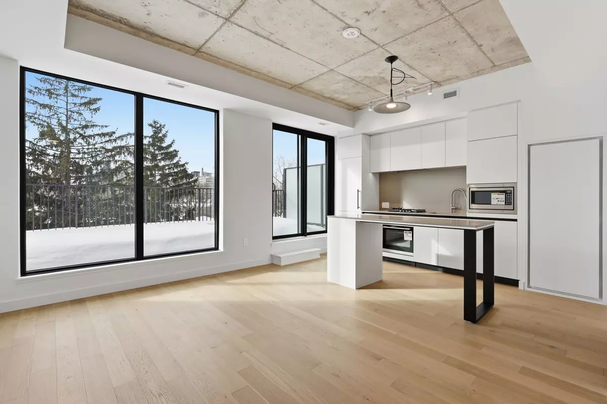 Toronto C10, ON M4G 3C4,1720 Bayview AVE W #611