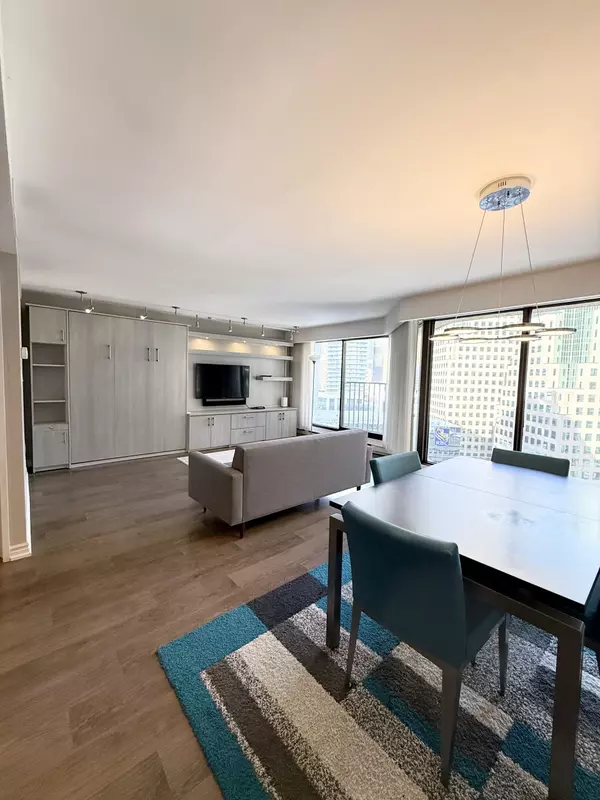 Toronto C01, ON M5J 2L4,65 Harbour SQ #1609