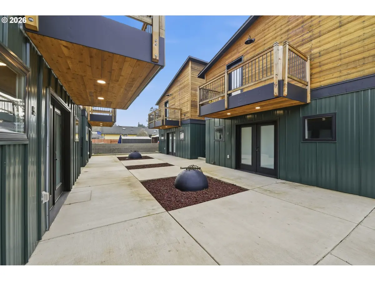 50 S 17TH ST, Cottage Grove, OR 97424