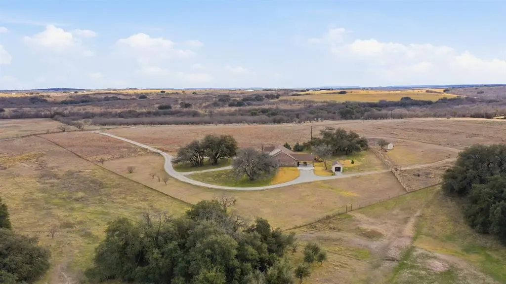 416 N Highway 590, Comanche, TX 76442