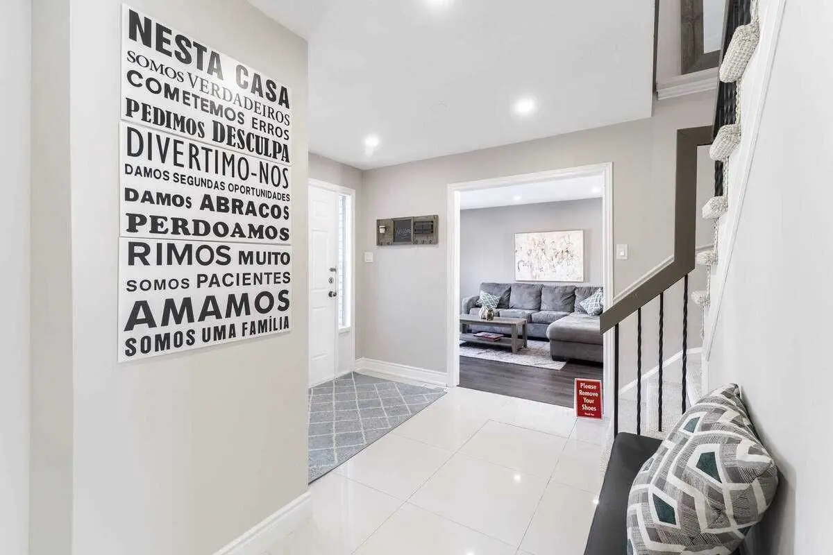 Brampton, ON L6S 3R3,17 Mikado CRES #Upper Level