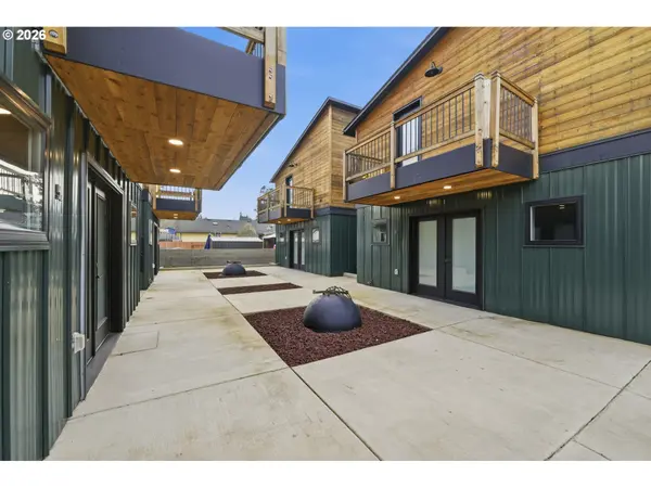 50 S 17TH ST, Cottage Grove, OR 97424