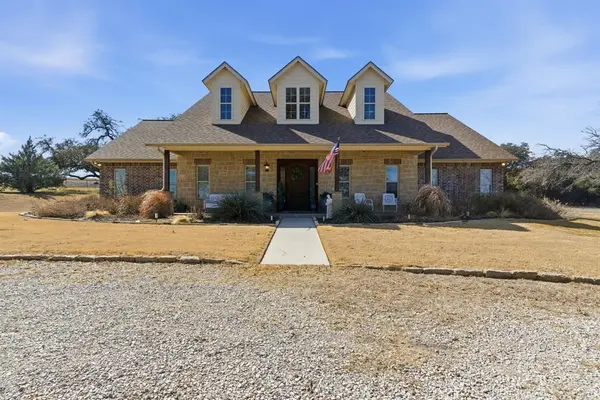 416 N Highway 590, Comanche, TX 76442