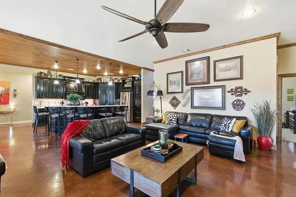 416 N Highway 590, Comanche, TX 76442