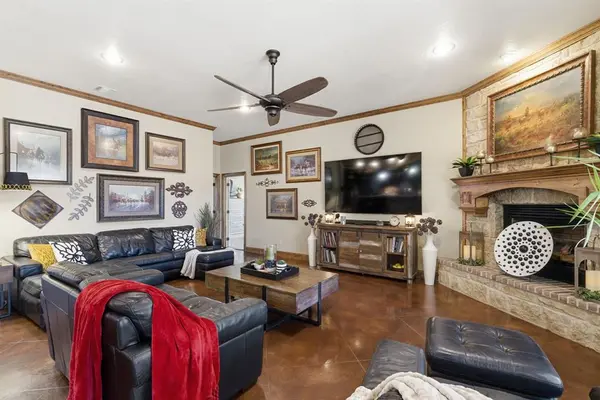 416 N Highway 590, Comanche, TX 76442