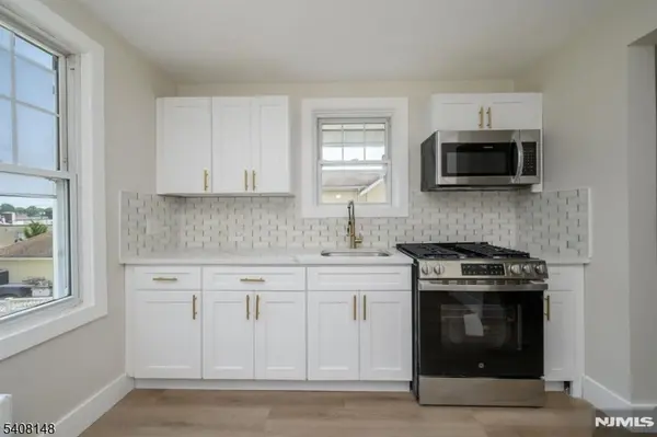 35 Amsterdam Ave, Teaneck Twp., NJ 07666