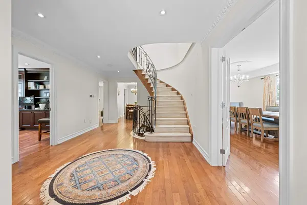 Aurora, ON L4G 4P2,33 Autumn WAY