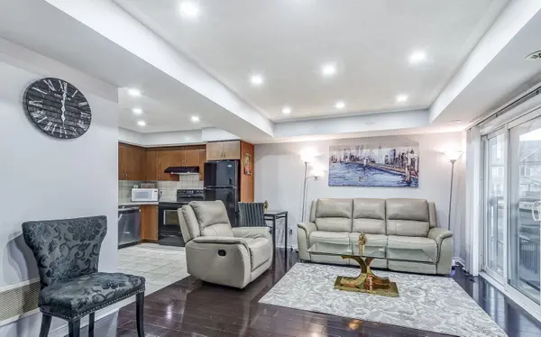 Brampton, ON L6R 0Y6,60 Fairwood CIR