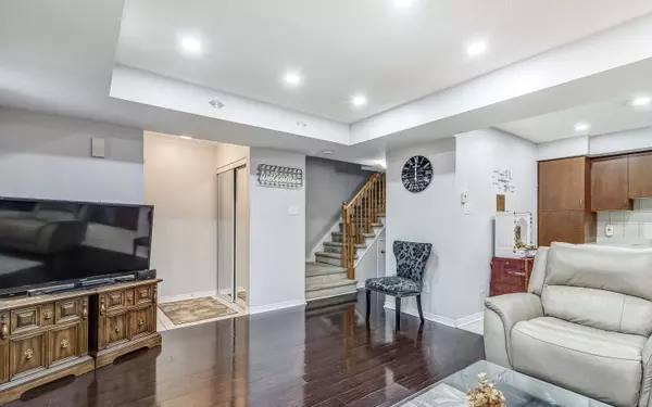 Brampton, ON L6R 0Y6,60 Fairwood CIR