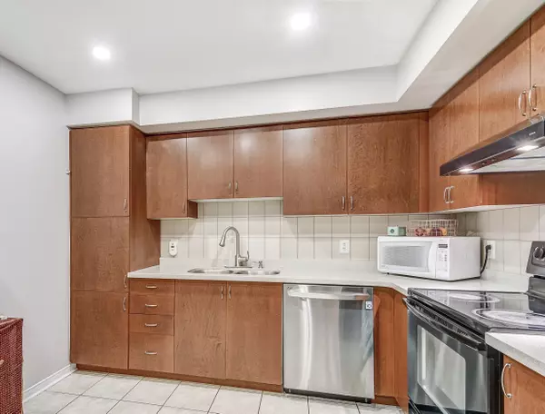 Brampton, ON L6R 0Y6,60 Fairwood CIR