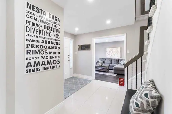 17 Mikado CRES #Upper Level, Brampton, ON L6S 3R3