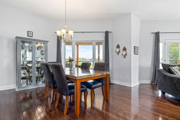 19281 Loyalist Pkwy, Prince Edward County, ON K0K 1T0