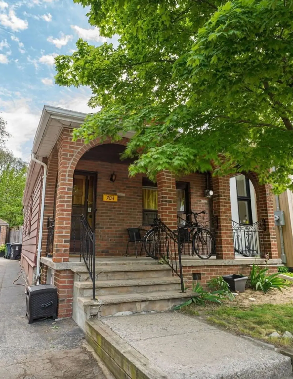 703 Willard AVE, Toronto W02, ON M6S 3S7