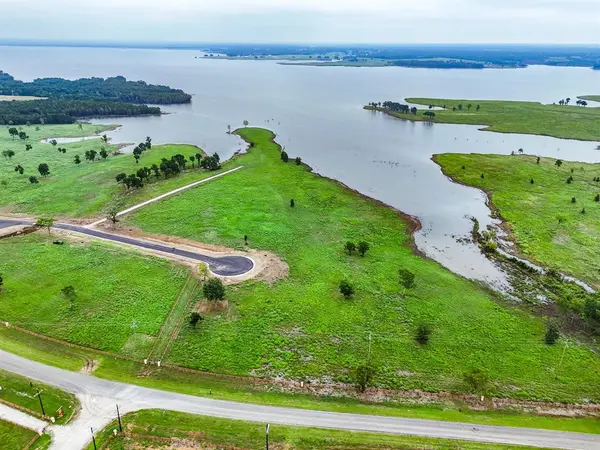 204 Lakeshore Lane, Windom, TX 75492