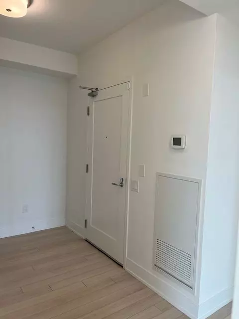 Toronto, ON M5P 2Y2,310 Tweedsmuir AVE #1208