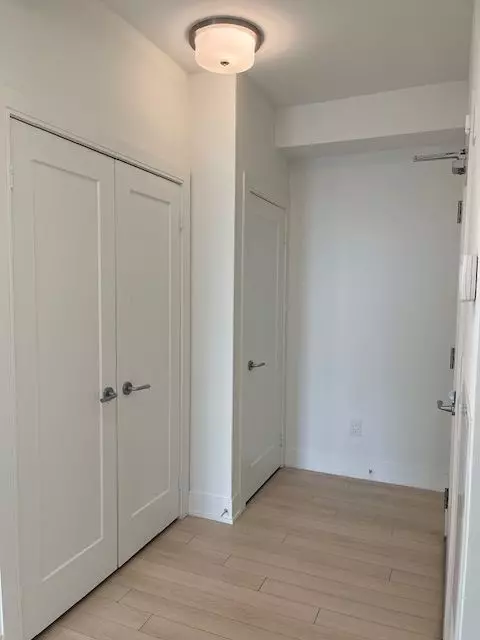 Toronto, ON M5P 2Y2,310 Tweedsmuir AVE #1208