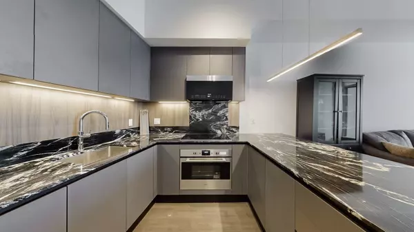 Barrie, ON L4N 1S9,39 Mary ST #3201