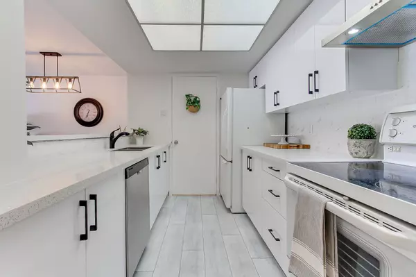 Barrie, ON L4N 7R6,75 Ellen ST #207