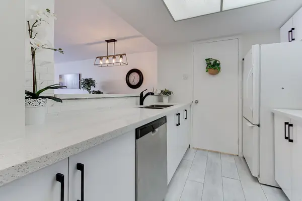 75 Ellen ST S #207, Barrie, ON L4N 7R6