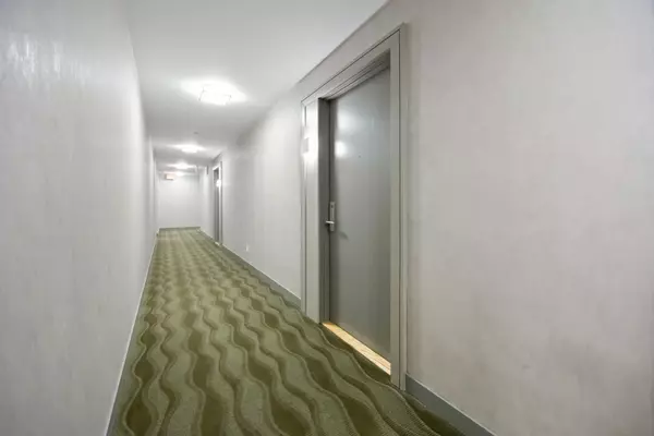 Toronto W06, ON M8V 0C5,56 Annie Craig DR #302