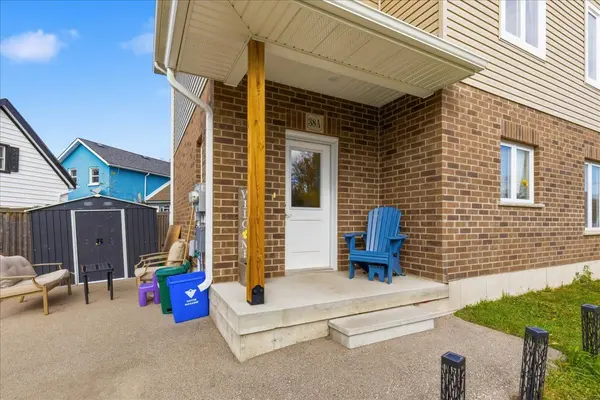 38 Cobourg LN, Stratford, ON N5A 1E7