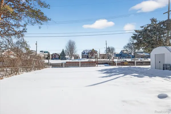 47816 Jefferson AVE, Chesterfield Township, MI 48047