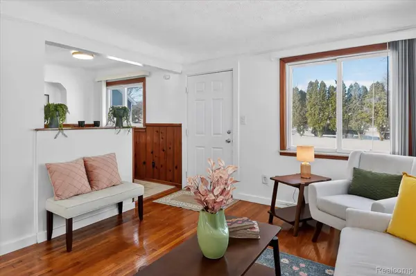 47816 Jefferson AVE, Chesterfield Township, MI 48047