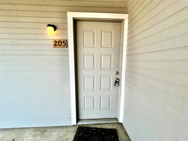 2526 W Prairie Street #205, Denton, TX 76201