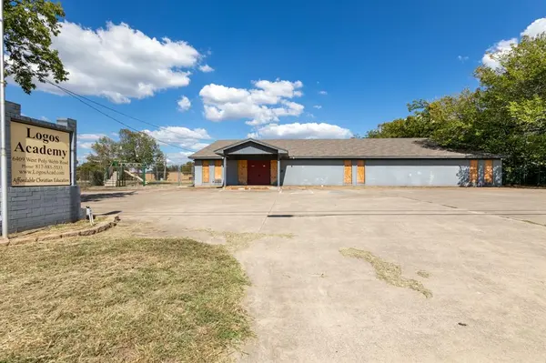 6409 W Poly Webb Road, Arlington, TX 76016