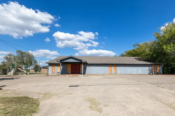 6409 W Poly Webb Road, Arlington, TX 76016