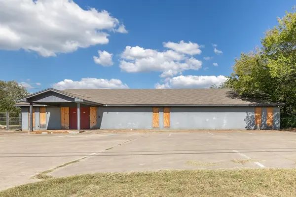 6409 W Poly Webb Road, Arlington, TX 76016