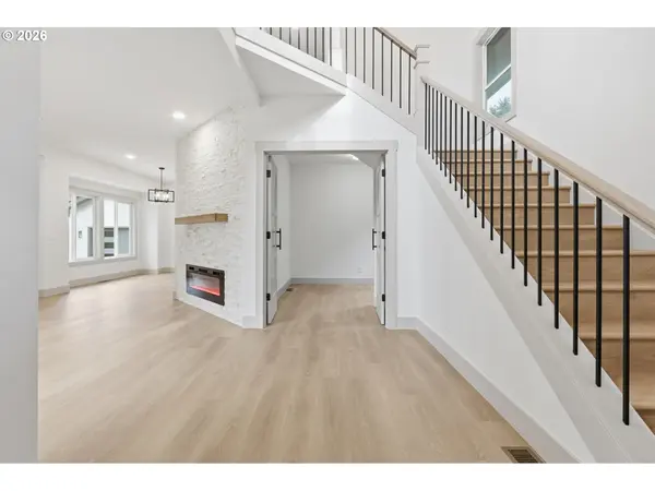 Portland, OR 97212,437 NE FARGO ST