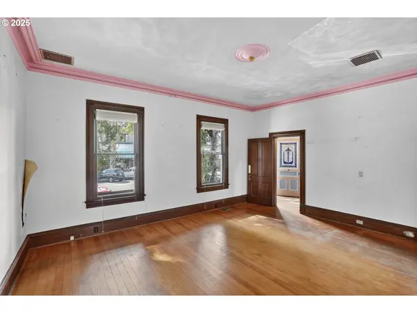 280 S 1ST ST, St Helens, OR 97051