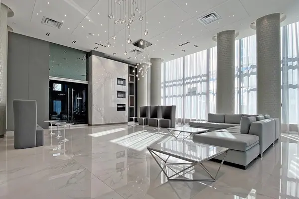 75 Oneida CRES #410, Richmond Hill, ON L4B 0H3